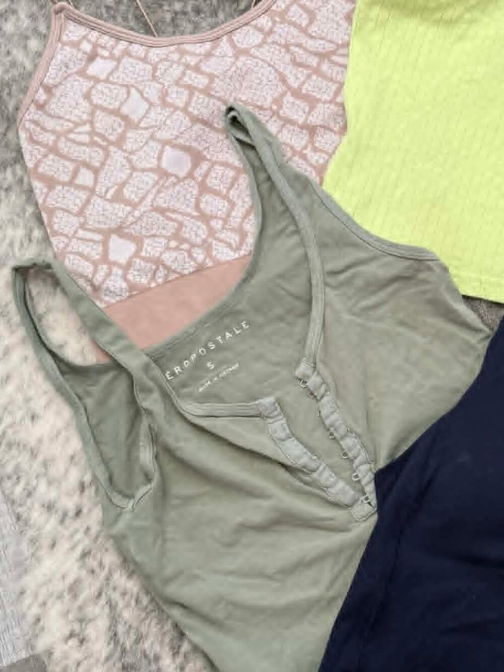 Set of 4 tank tops
